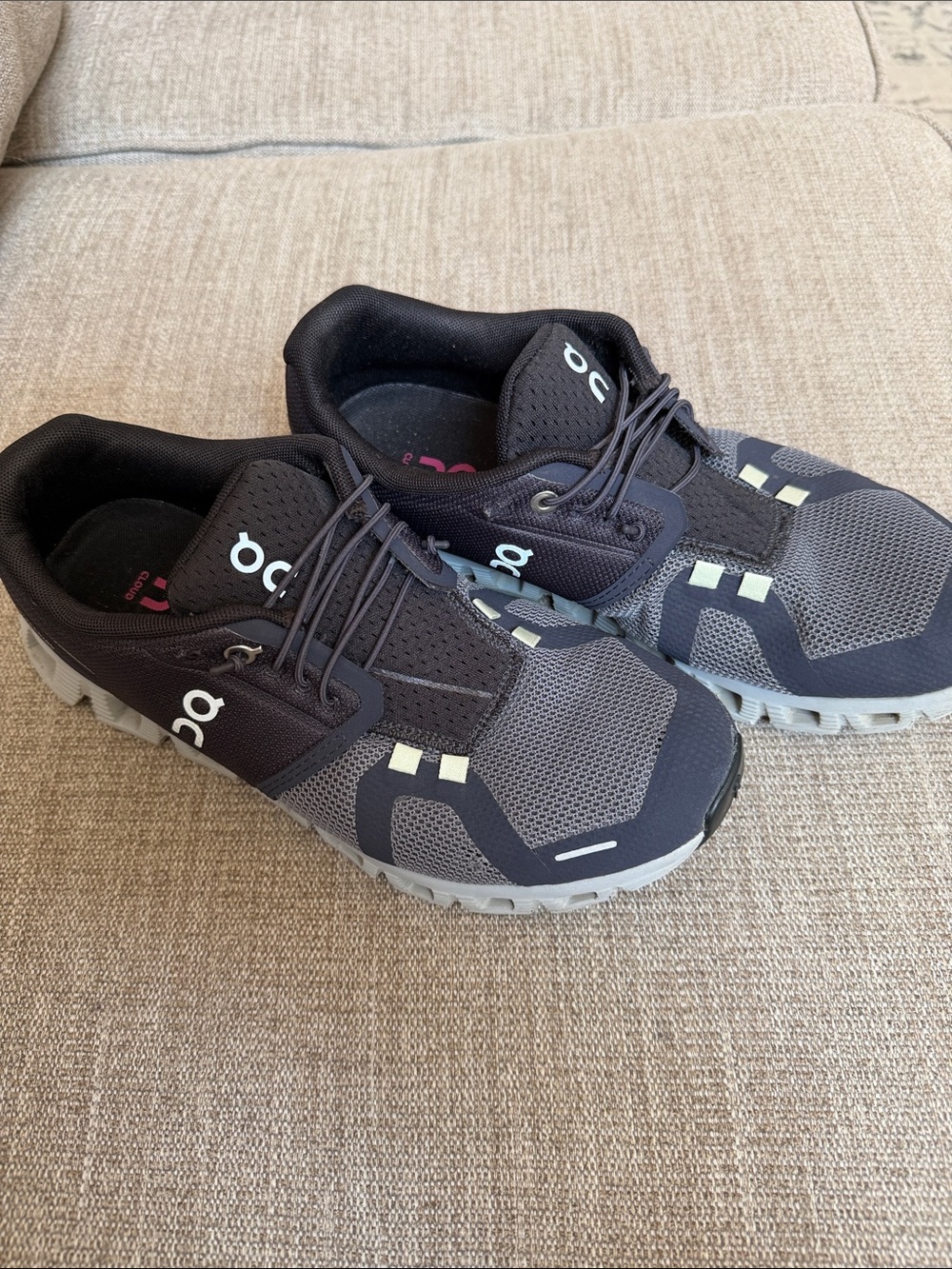 On Running Women’s Cloud 5 in the Rock/Black color way